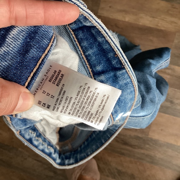 American Eagle Distressed Blue Jeans - Picture 7 of 8